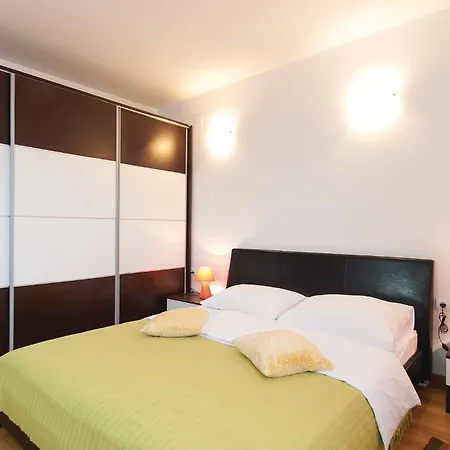 Stunning In With 1 Bedrooms And Internet *