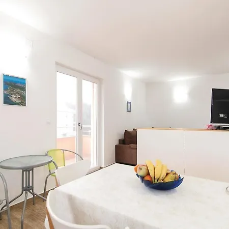 Apartment Stunning In With 1 Bedrooms And Internet