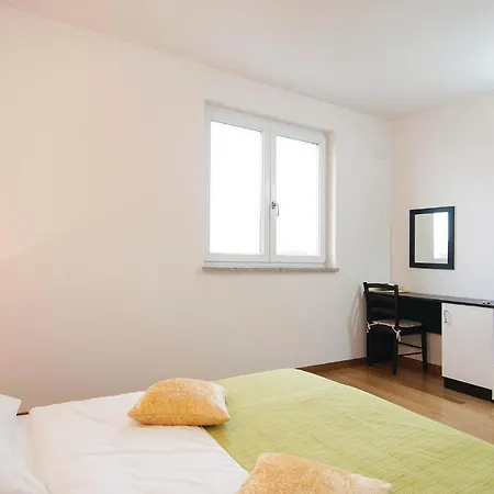 Apartment Stunning In With 1 Bedrooms And Internet *
