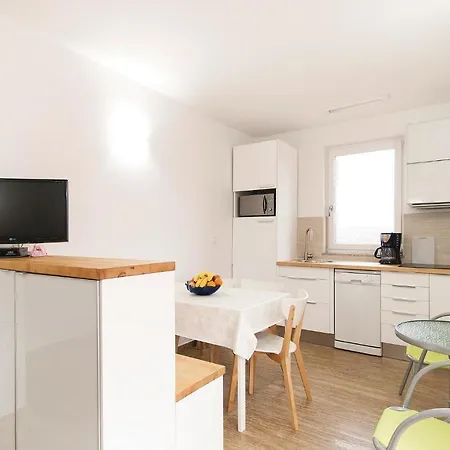 Stunning In With 1 Bedrooms And Internet