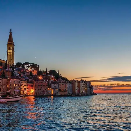 Apartman Stunning In With 1 Bedrooms And Internet Rovinj